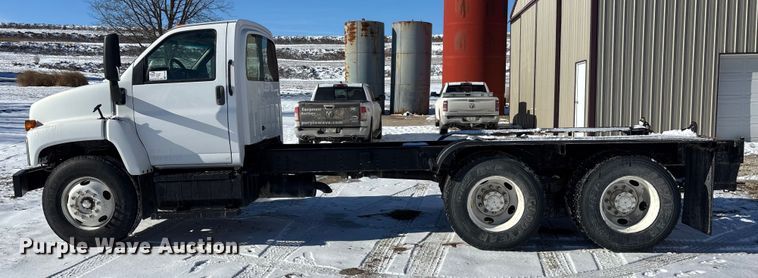 image for item FG1542 2006 Chevrolet C8500 truck cab and chassis