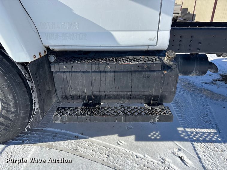 image for item FG1542 2006 Chevrolet C8500 truck cab and chassis