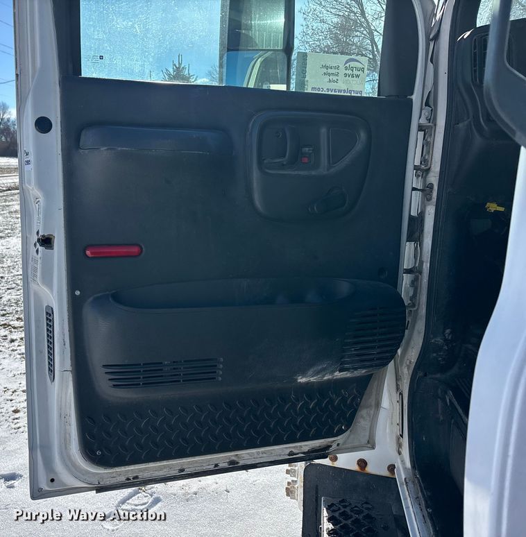 image for item FG1542 2006 Chevrolet C8500 truck cab and chassis