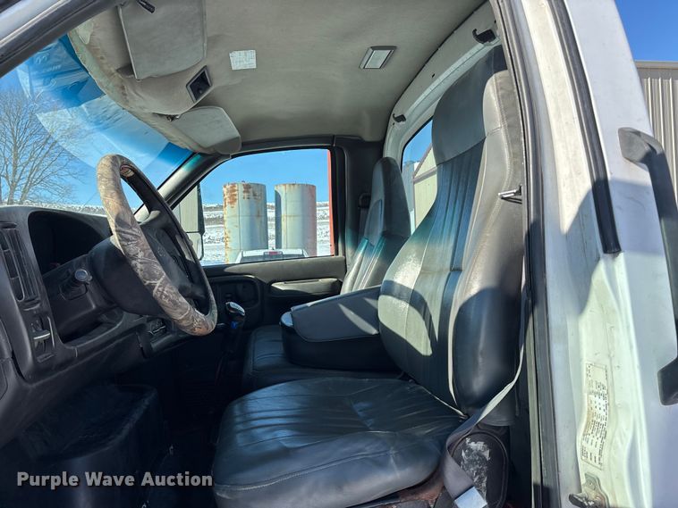 image for item FG1542 2006 Chevrolet C8500 truck cab and chassis