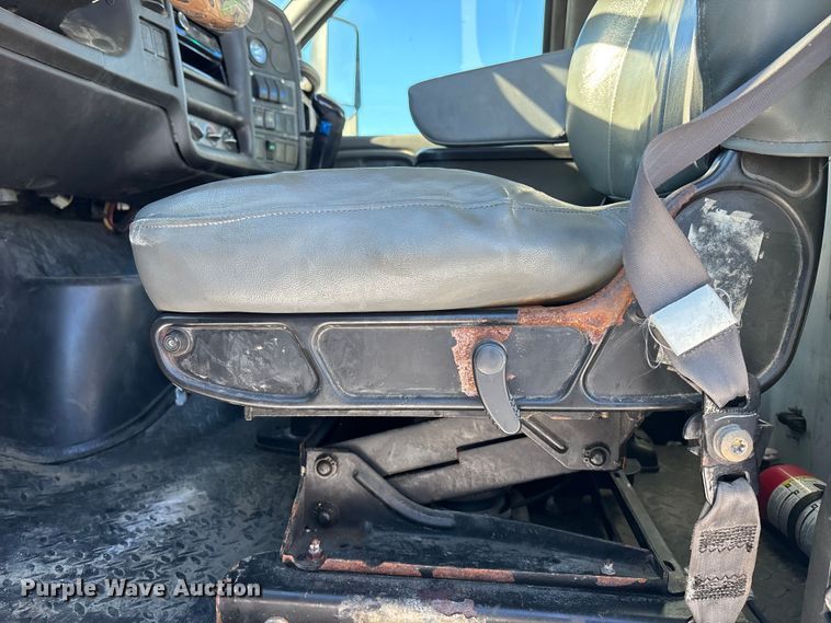 image for item FG1542 2006 Chevrolet C8500 truck cab and chassis