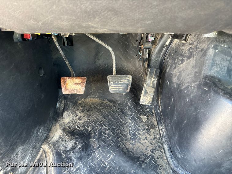 image for item FG1542 2006 Chevrolet C8500 truck cab and chassis