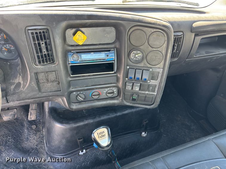 image for item FG1542 2006 Chevrolet C8500 truck cab and chassis