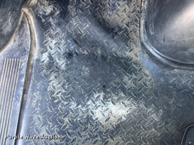 image for item FG1542 2006 Chevrolet C8500 truck cab and chassis