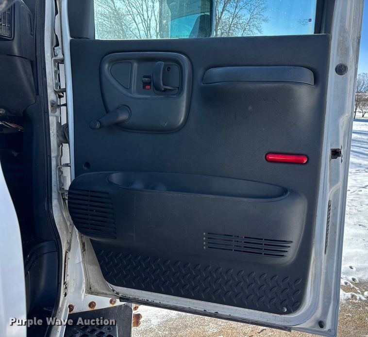 image for item FG1542 2006 Chevrolet C8500 truck cab and chassis