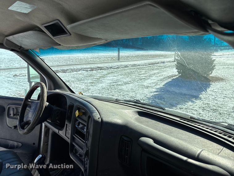 image for item FG1542 2006 Chevrolet C8500 truck cab and chassis