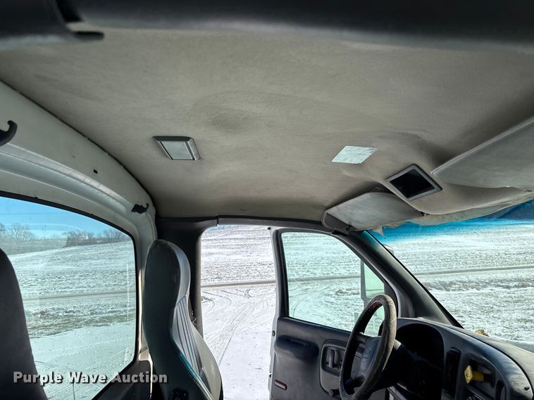 image for item FG1542 2006 Chevrolet C8500 truck cab and chassis