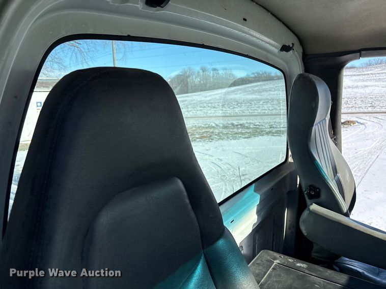 image for item FG1542 2006 Chevrolet C8500 truck cab and chassis