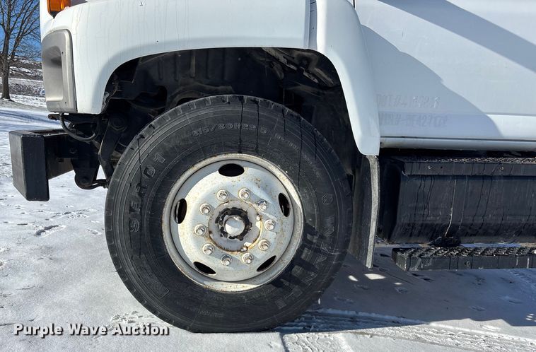 image for item FG1542 2006 Chevrolet C8500 truck cab and chassis