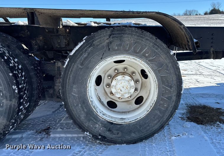 image for item FG1542 2006 Chevrolet C8500 truck cab and chassis