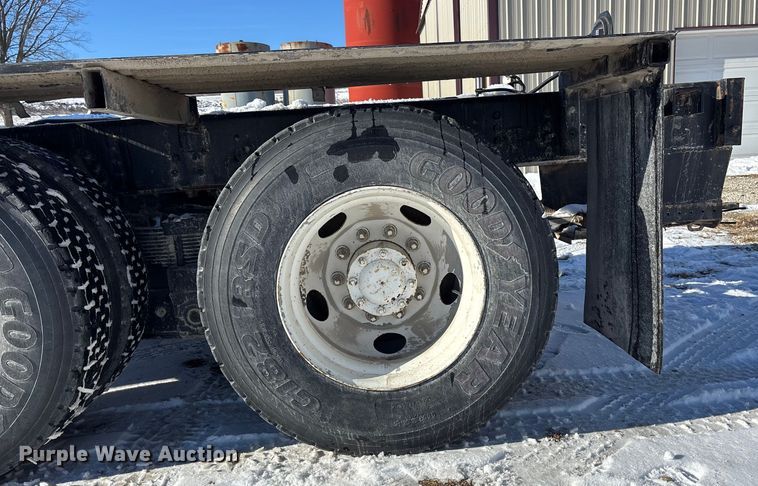 image for item FG1542 2006 Chevrolet C8500 truck cab and chassis