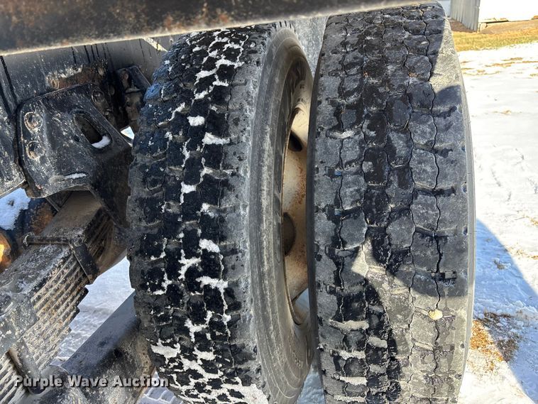 image for item FG1542 2006 Chevrolet C8500 truck cab and chassis