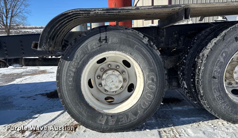 image for item FG1542 2006 Chevrolet C8500 truck cab and chassis