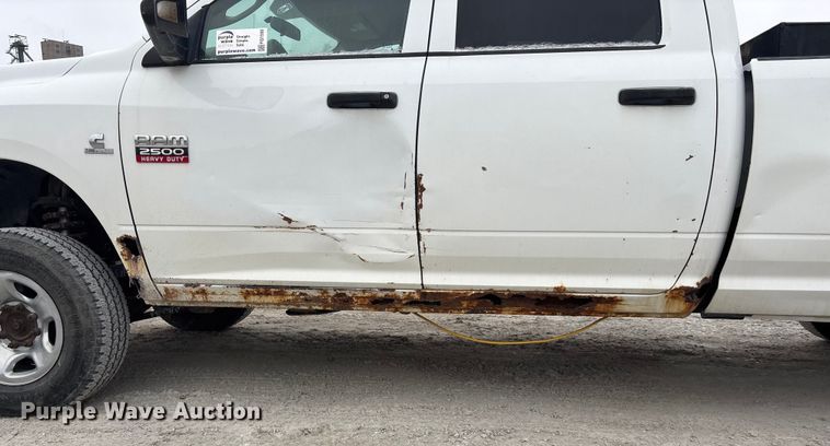 image for item FG1550 2011 Dodge Ram 2500 Crew Cab pickup truck