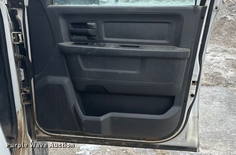 image for item FG1550 2011 Dodge Ram 2500 Crew Cab pickup truck