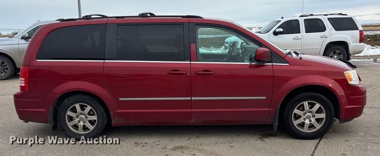 image for item FG1560 2010 Chrysler Town and Country Touring van