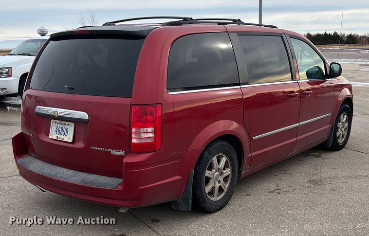 image for item FG1560 2010 Chrysler Town and Country Touring van