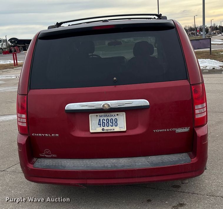 image for item FG1560 2010 Chrysler Town and Country Touring van