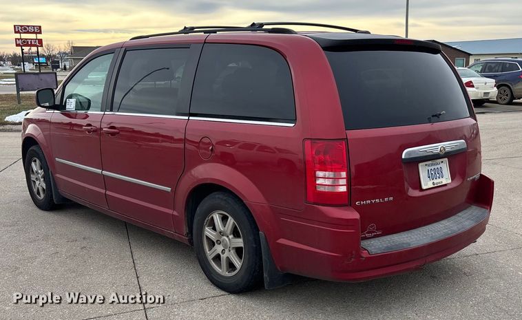 image for item FG1560 2010 Chrysler Town and Country Touring van