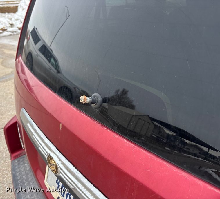 image for item FG1560 2010 Chrysler Town and Country Touring van