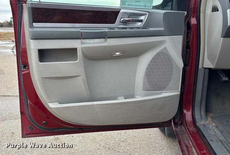 image for item FG1560 2010 Chrysler Town and Country Touring van