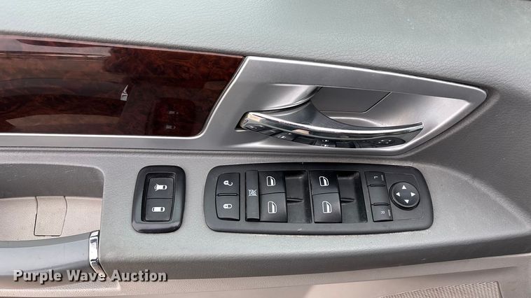 image for item FG1560 2010 Chrysler Town and Country Touring van