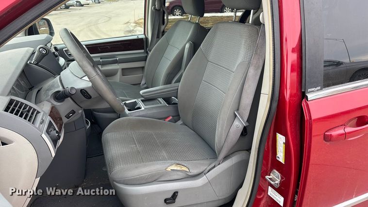 image for item FG1560 2010 Chrysler Town and Country Touring van