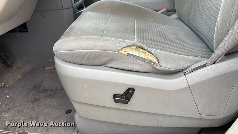 image for item FG1560 2010 Chrysler Town and Country Touring van