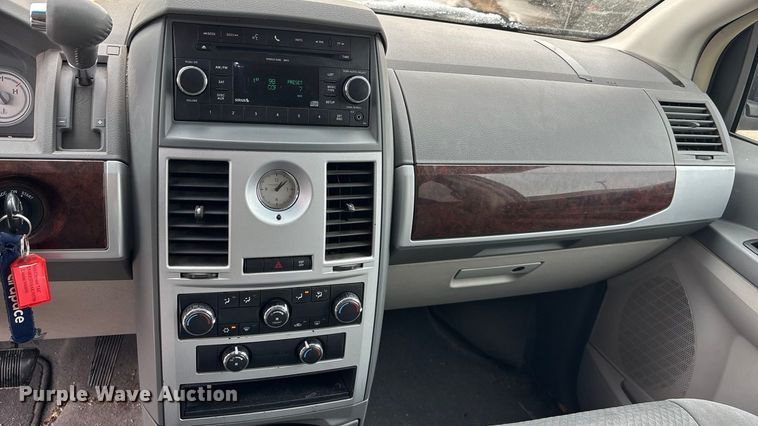 image for item FG1560 2010 Chrysler Town and Country Touring van