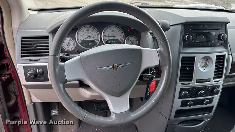 image for item FG1560 2010 Chrysler Town and Country Touring van