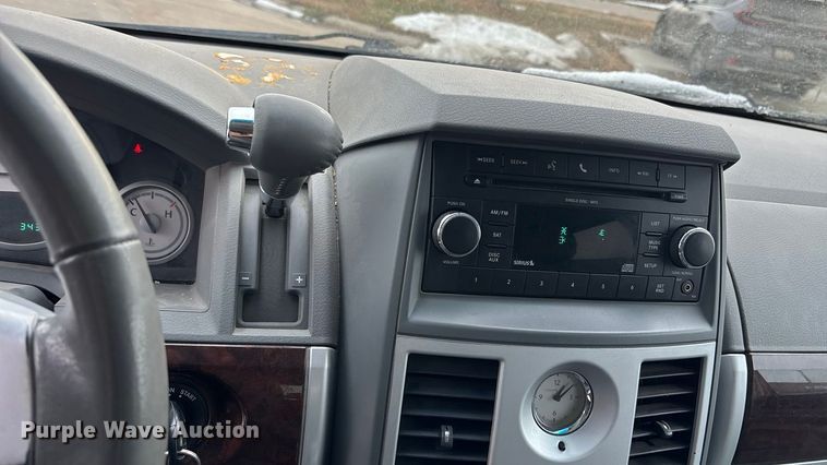 image for item FG1560 2010 Chrysler Town and Country Touring van