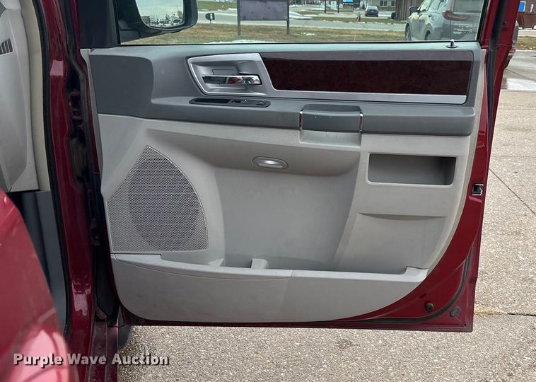 image for item FG1560 2010 Chrysler Town and Country Touring van