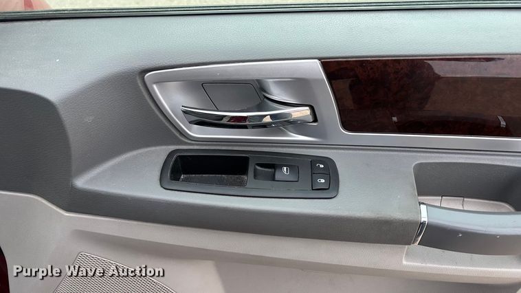 image for item FG1560 2010 Chrysler Town and Country Touring van