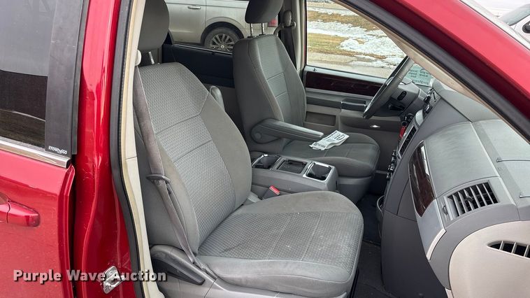 image for item FG1560 2010 Chrysler Town and Country Touring van