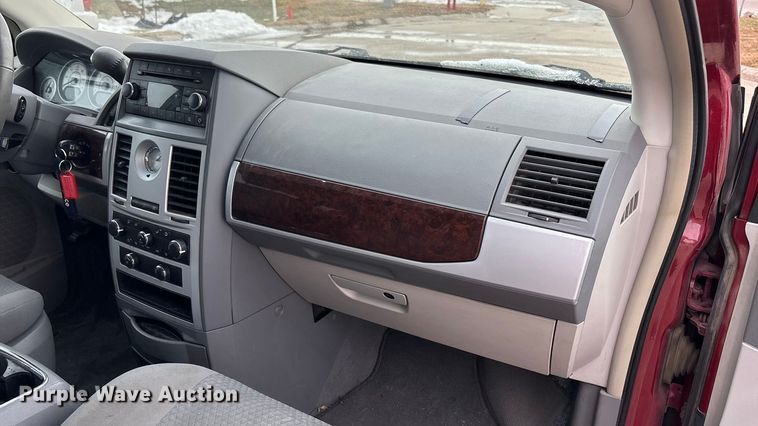 image for item FG1560 2010 Chrysler Town and Country Touring van