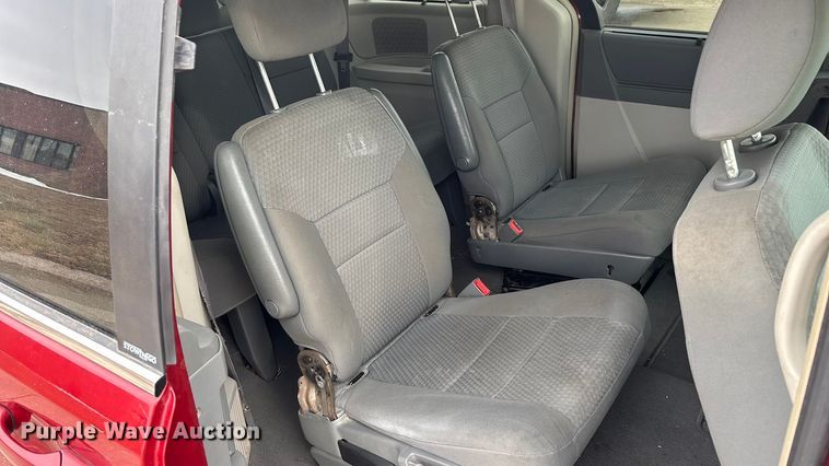 image for item FG1560 2010 Chrysler Town and Country Touring van