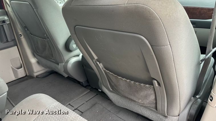 image for item FG1560 2010 Chrysler Town and Country Touring van