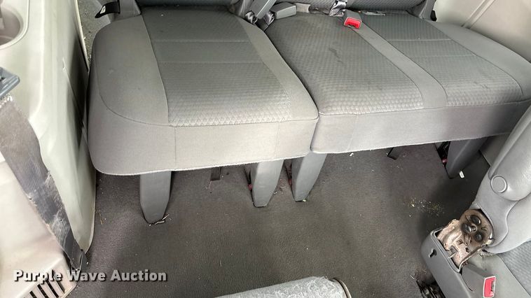 image for item FG1560 2010 Chrysler Town and Country Touring van