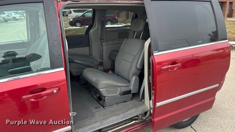 image for item FG1560 2010 Chrysler Town and Country Touring van