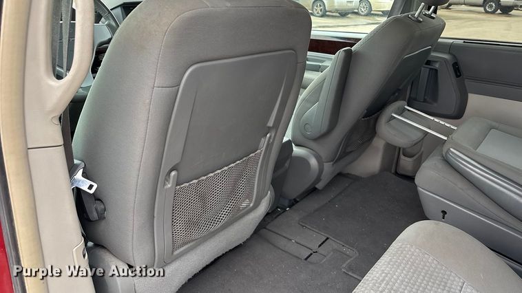 image for item FG1560 2010 Chrysler Town and Country Touring van