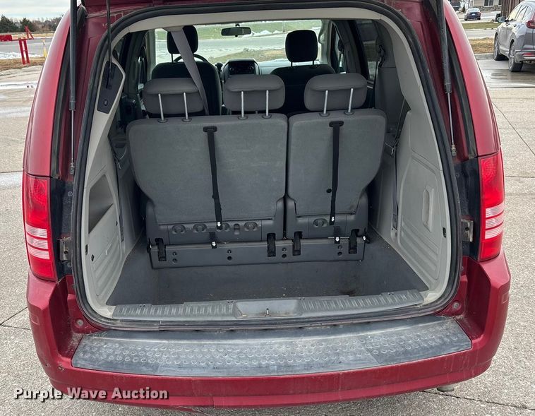 image for item FG1560 2010 Chrysler Town and Country Touring van