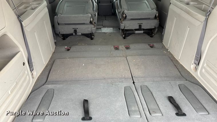 image for item FG1560 2010 Chrysler Town and Country Touring van