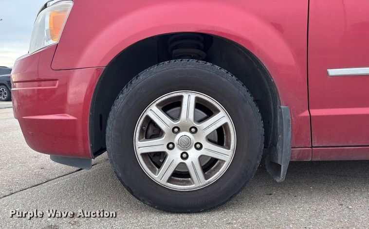 image for item FG1560 2010 Chrysler Town and Country Touring van