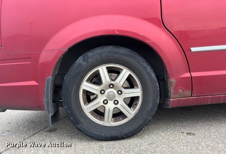 image for item FG1560 2010 Chrysler Town and Country Touring van