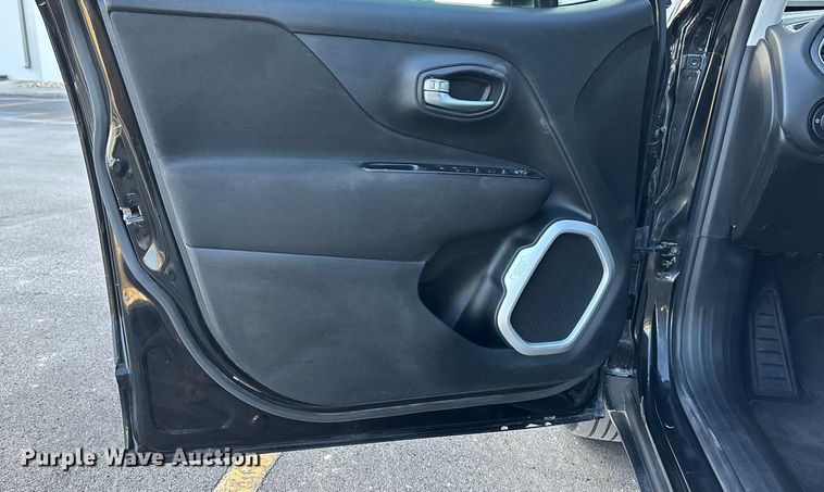 image for item FG1570 2021 Jeep Renegade SUV