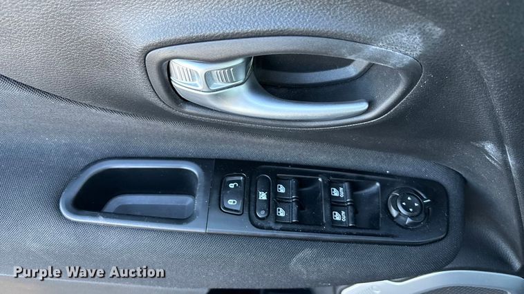 image for item FG1570 2021 Jeep Renegade SUV