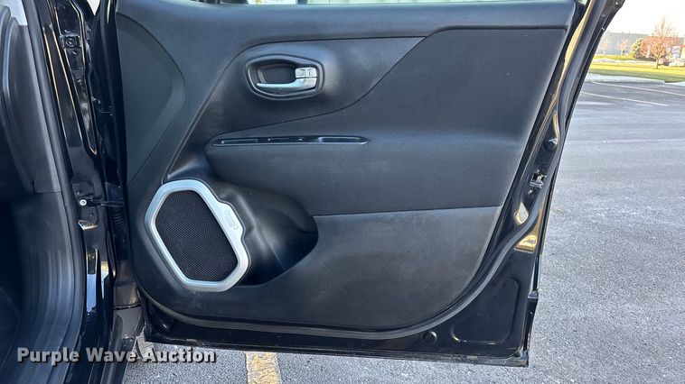 image for item FG1570 2021 Jeep Renegade SUV