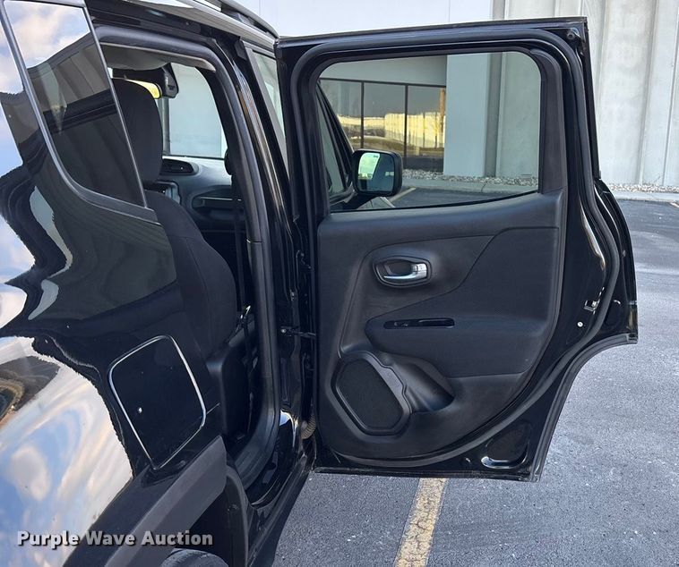 image for item FG1570 2021 Jeep Renegade SUV