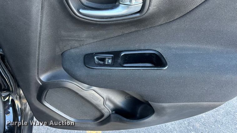 image for item FG1570 2021 Jeep Renegade SUV