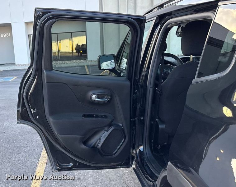 image for item FG1570 2021 Jeep Renegade SUV